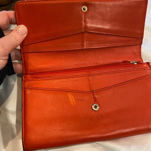 Michael Kors Jet Set Chain Brown Leather Hobo Bag and matching wallet - Picture 7 of 8